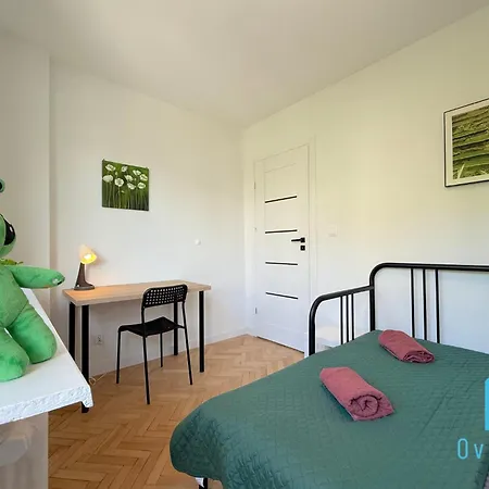 Green Room 2 Minutes To City Center Gdynia & Seaside Gdynia