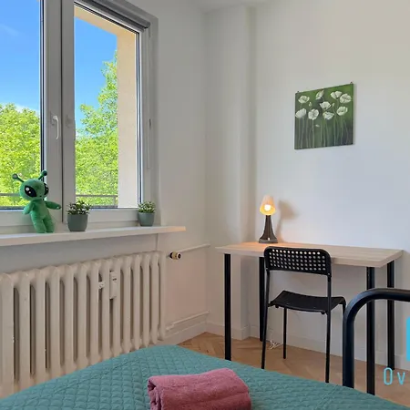 Green Room 2 Minutes To City Center Gdynia & Seaside *